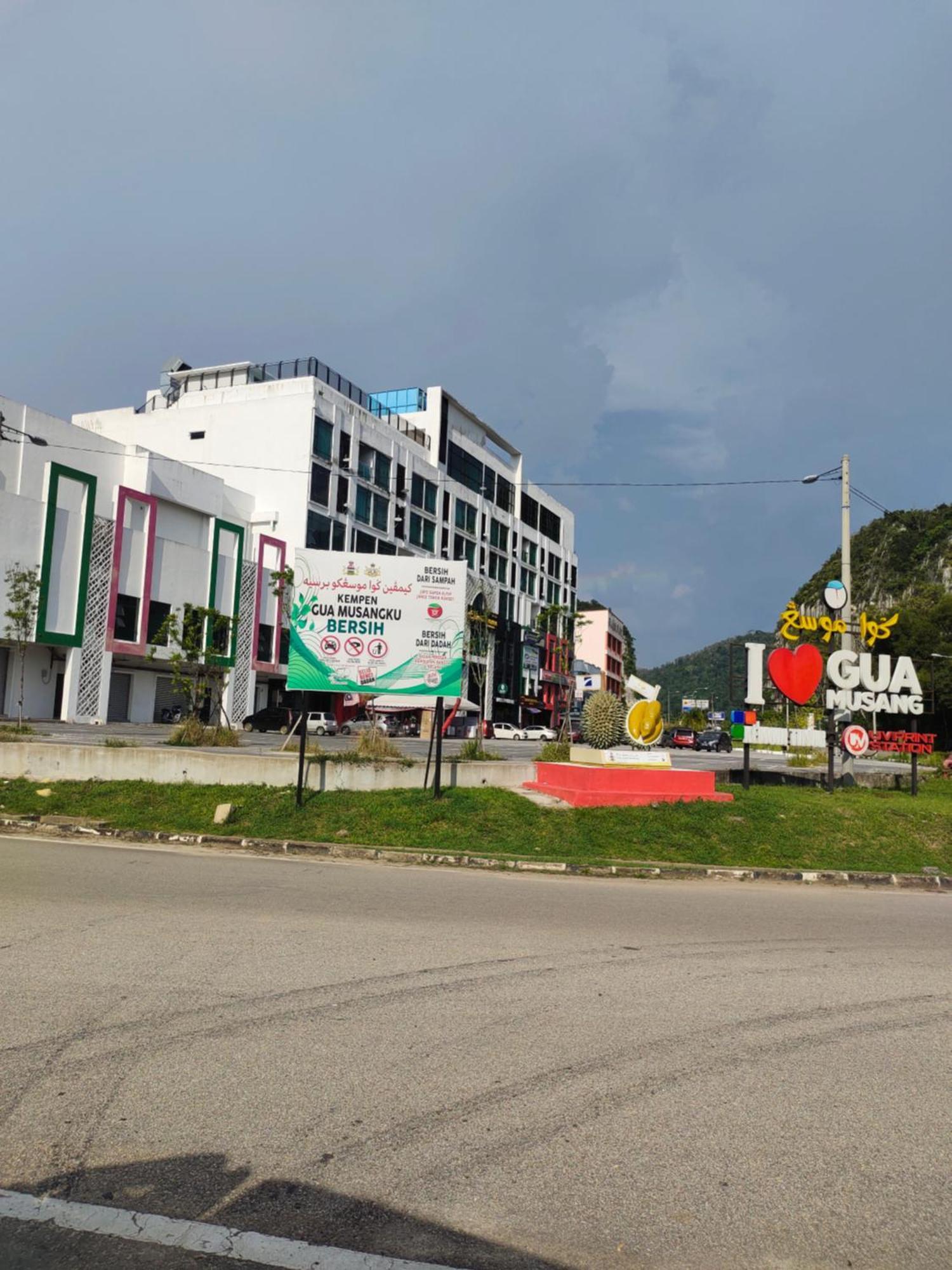 Alish Studio Apartment With Pool, Netflix, Wifi Gua Musang Luaran gambar
